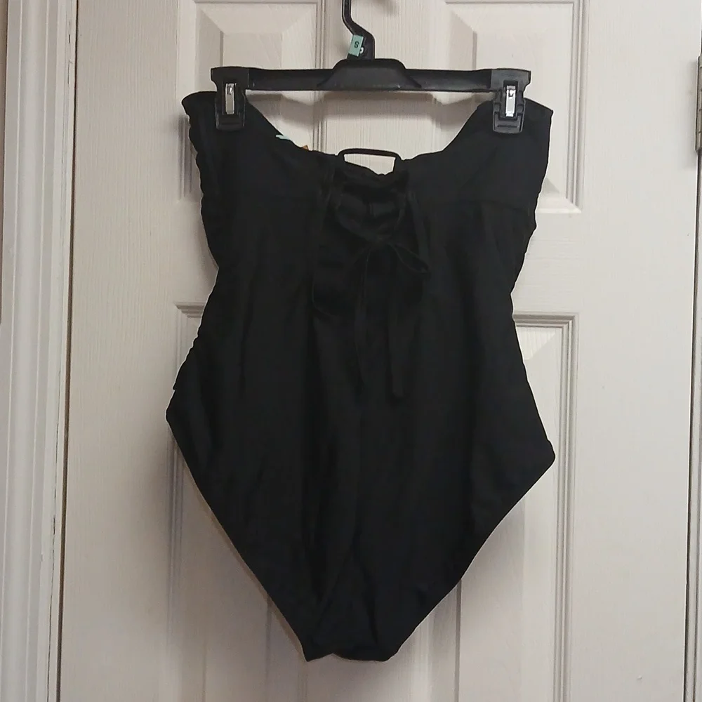 Kona Sol Classic Black One Piece Swimsuit, Twisted Front. Size L 12-14